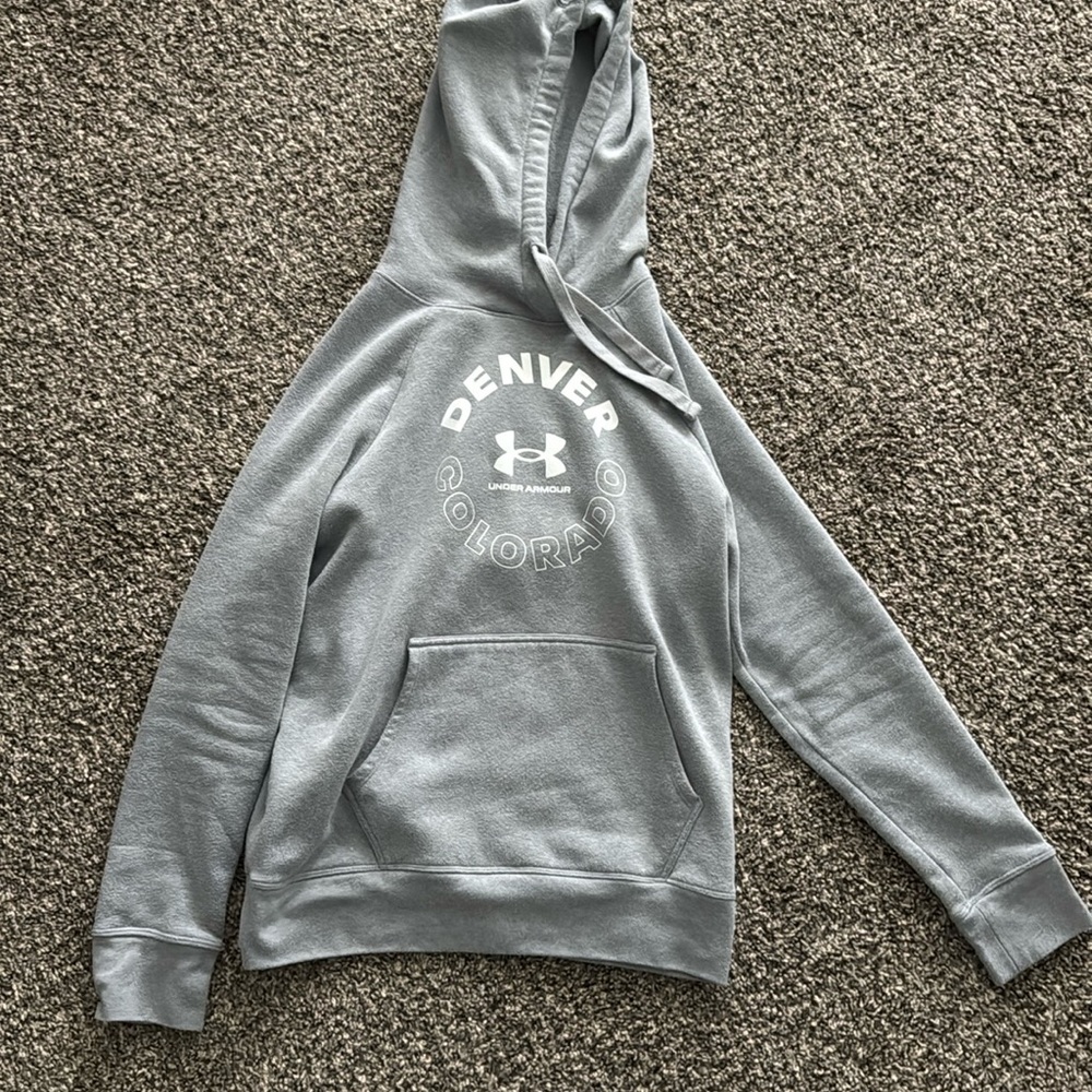 Under Armour hoodie size medium